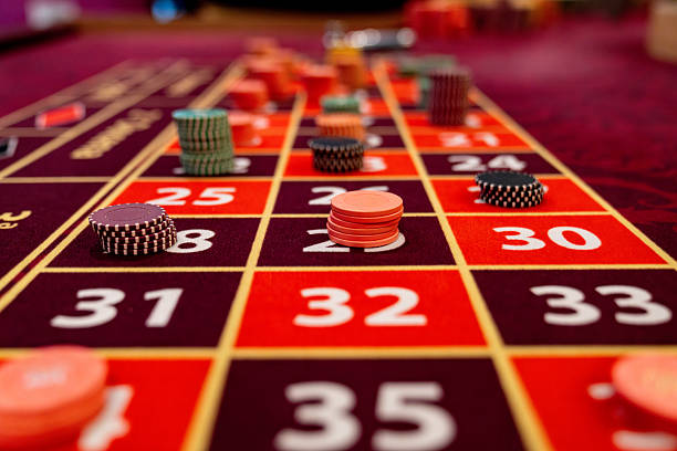 idwin77 mobile app displaying live blackjack dealer on smartphone screen